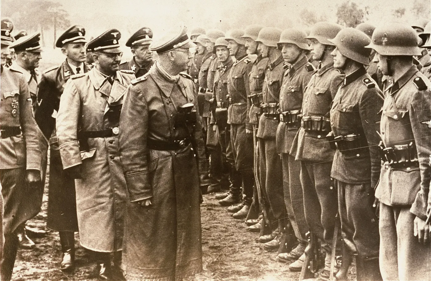 Heinrich Himmler wizytuje oddziały SS Galizien/ Zdjęcie pochodzi ze zbiorów Muzeum Holocaustu w USA
