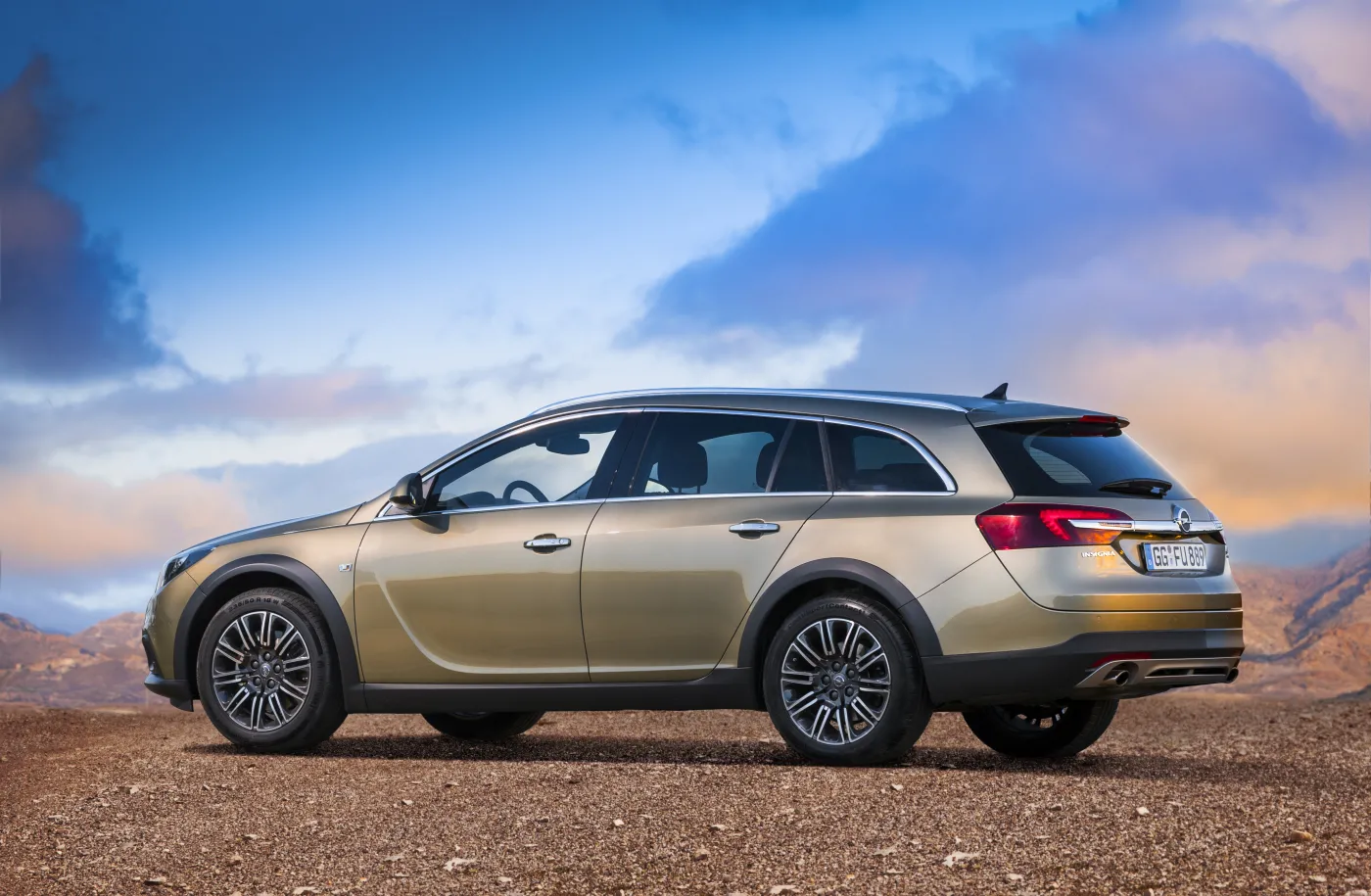 5157459-opel-insignia-country-tourer-286484.jpg