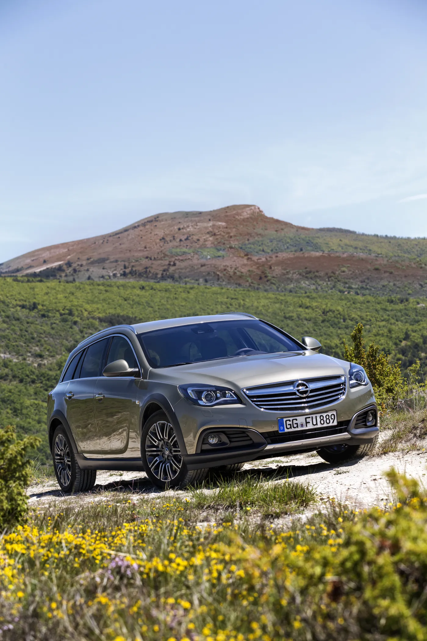 5157172-opel-insignia-country-tourer-286482.jpg