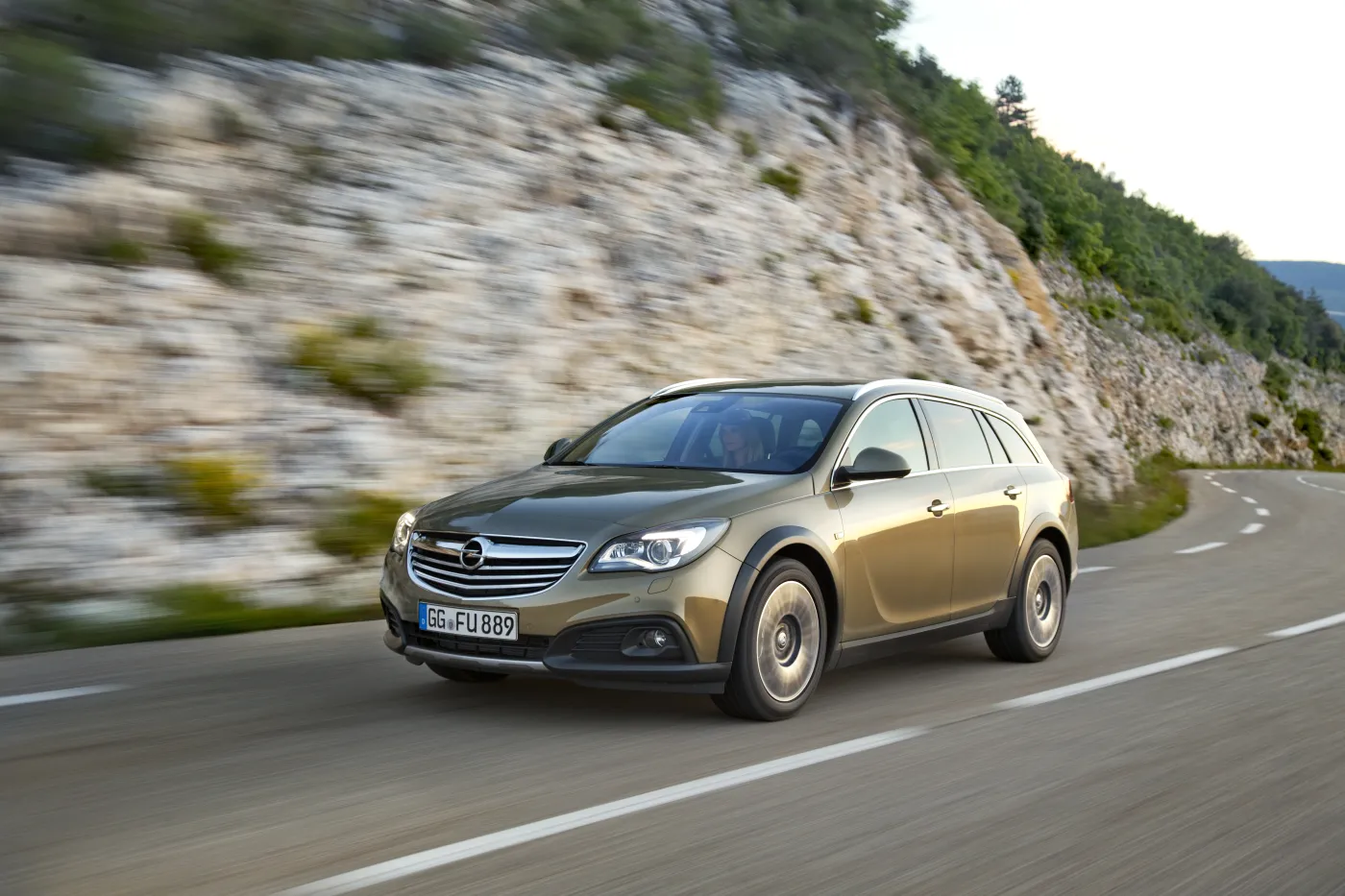 5157315-opel-insignia-country-tourer-286819.jpg