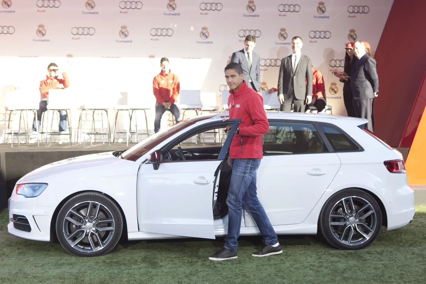 5688293-raphael-varane-i-audi-s3-sportback.jpg