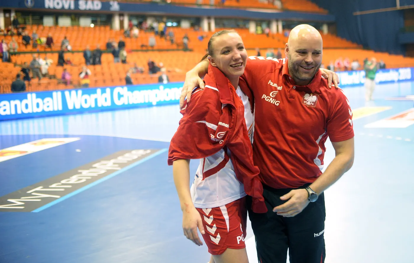 5752075-tak-polskie-szczypiornistki-cieszyly.jpg