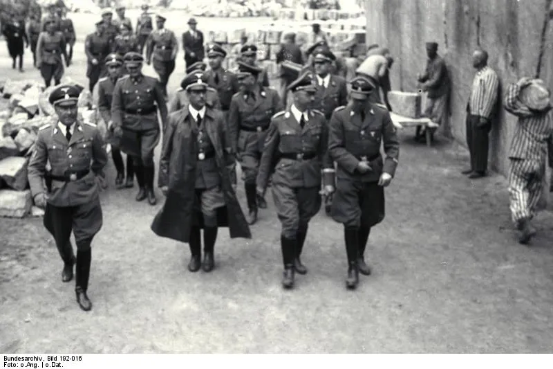5886410-heinrich-himmler-wizytuje-niemiecki.jpg