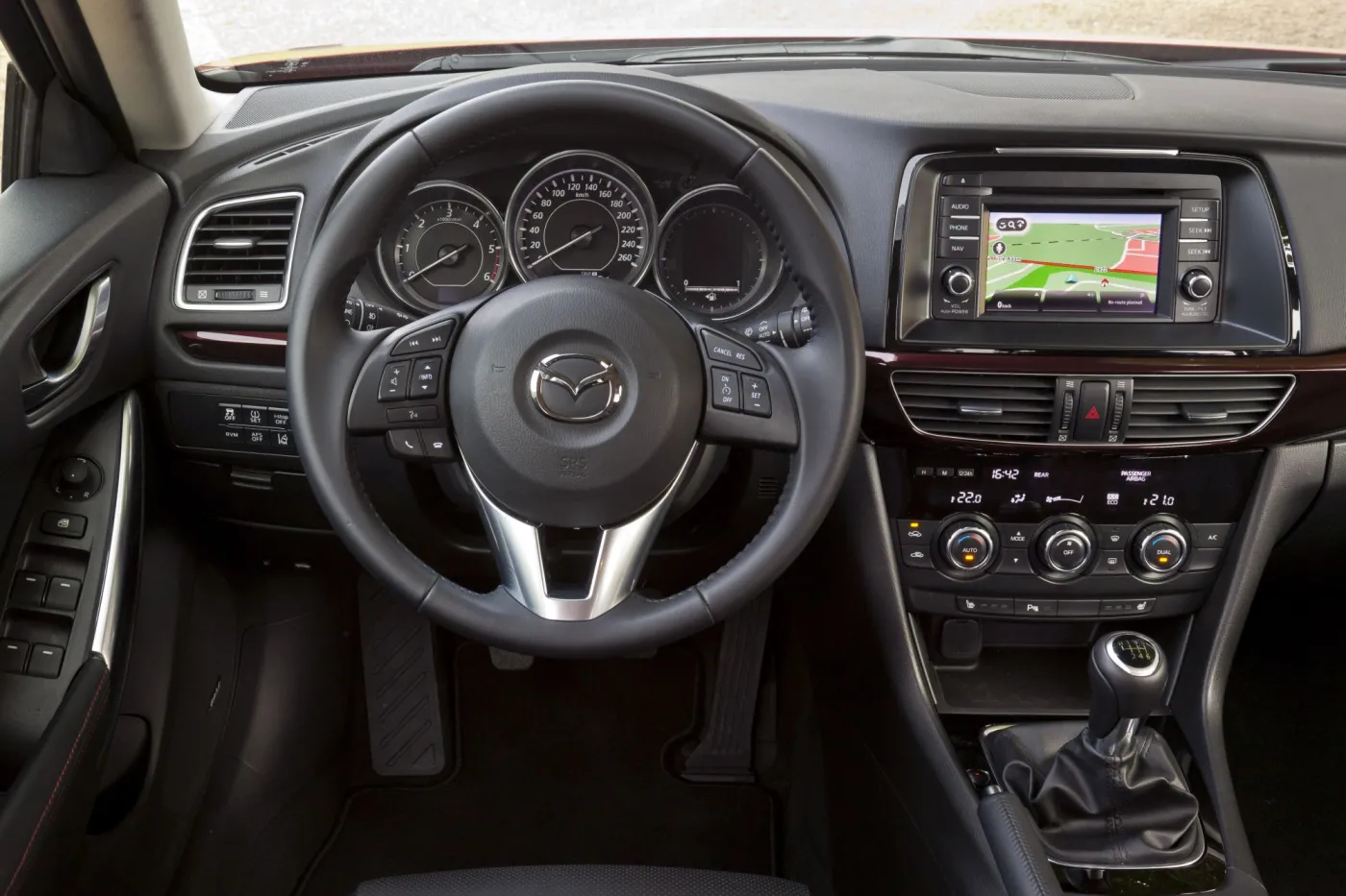 5561934-mazda6-2012-paris-interior-02-jpg300.jpg