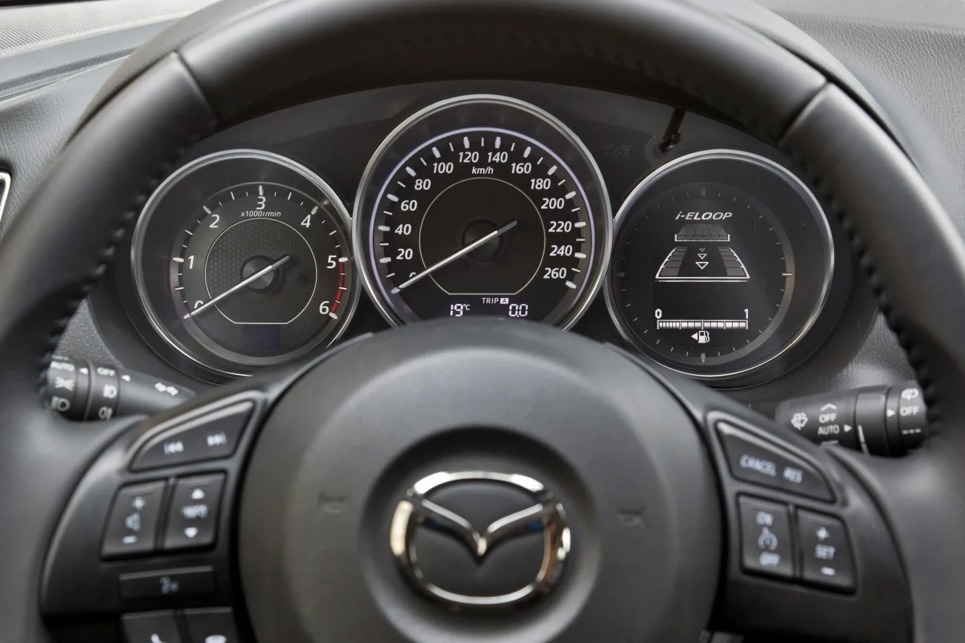 5561963-mazda6-2012-paris-interior-03-jpg300.jpg