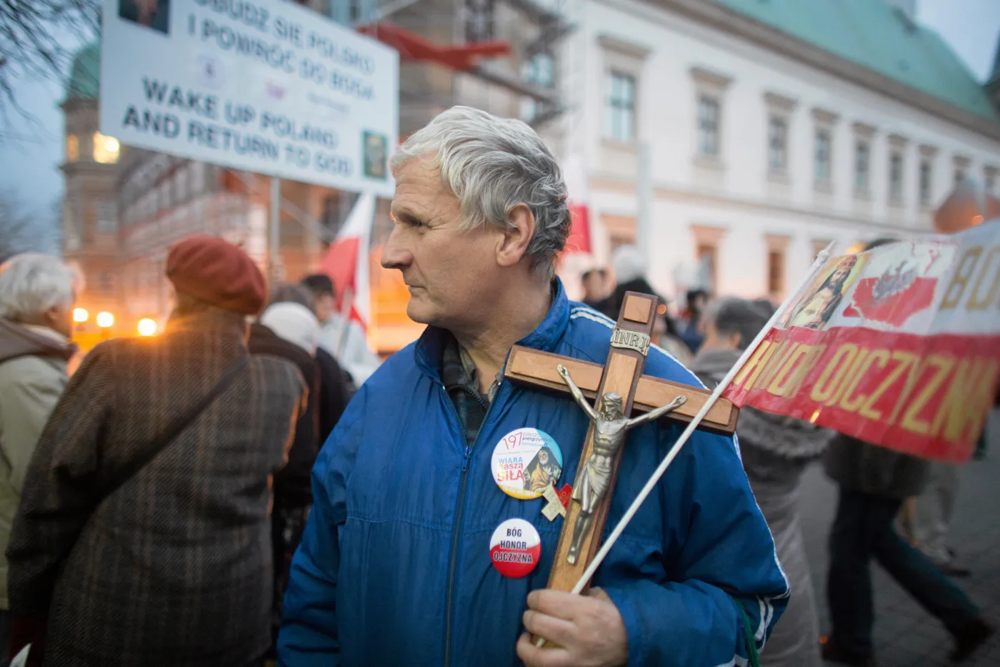 5605565-protest-w-warszawie-w-obronie-krzyza.jpg