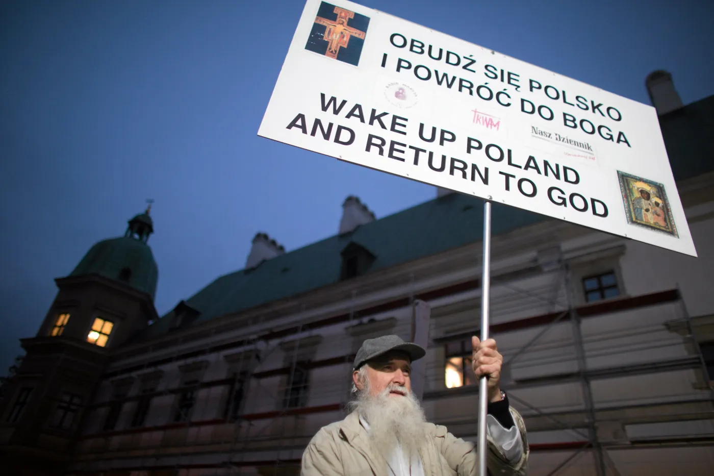 5605594-protest-w-warszawie-w-obronie-krzyza.jpg