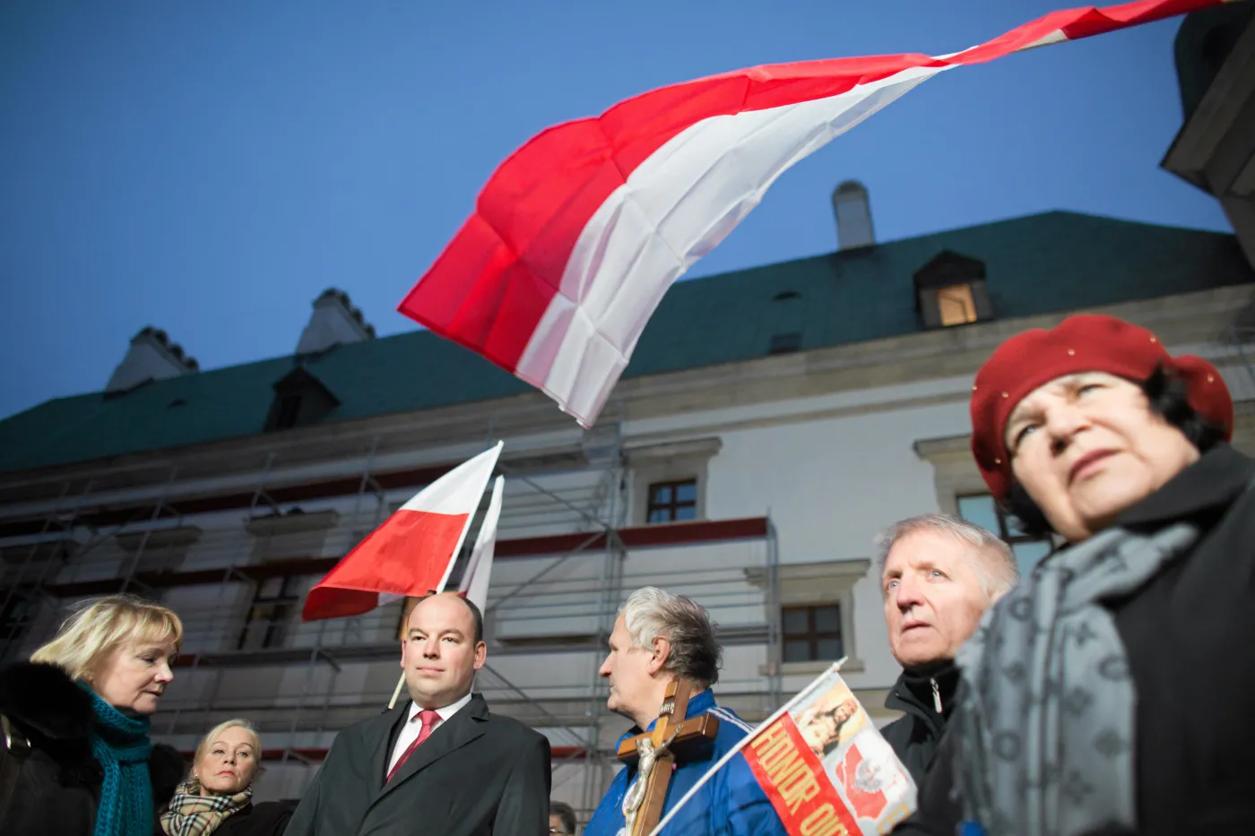 5605623-protest-w-warszawie-w-obronie-krzyza.jpg