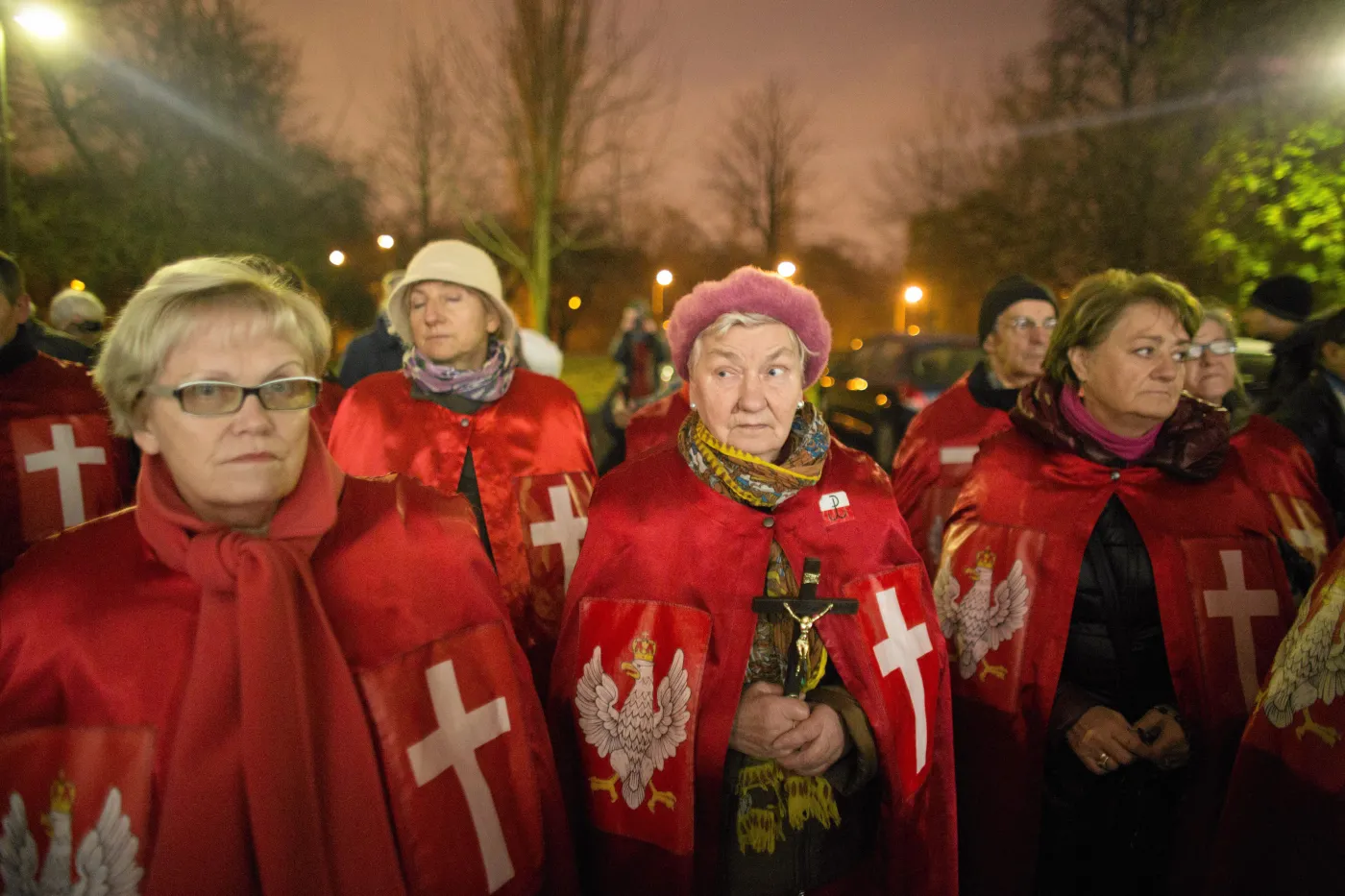 5605768-protest-w-warszawie-w-obronie-krzyza.jpg