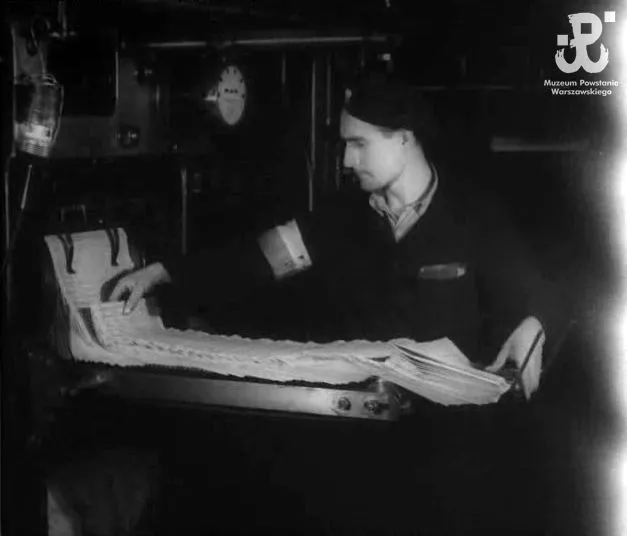 5609567-powstanie-warszawskie-1944-powstancy.jpg