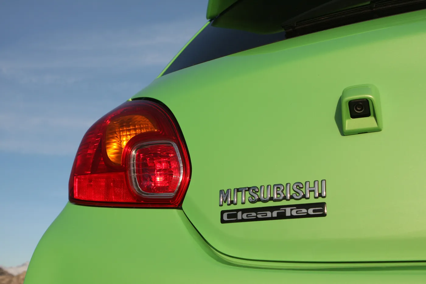 Nowe japońskie auto z "klimą" tańsze niż najtańszy hit Toyoty. Mitsubishi space star w Polsce. ZDJĘCIA