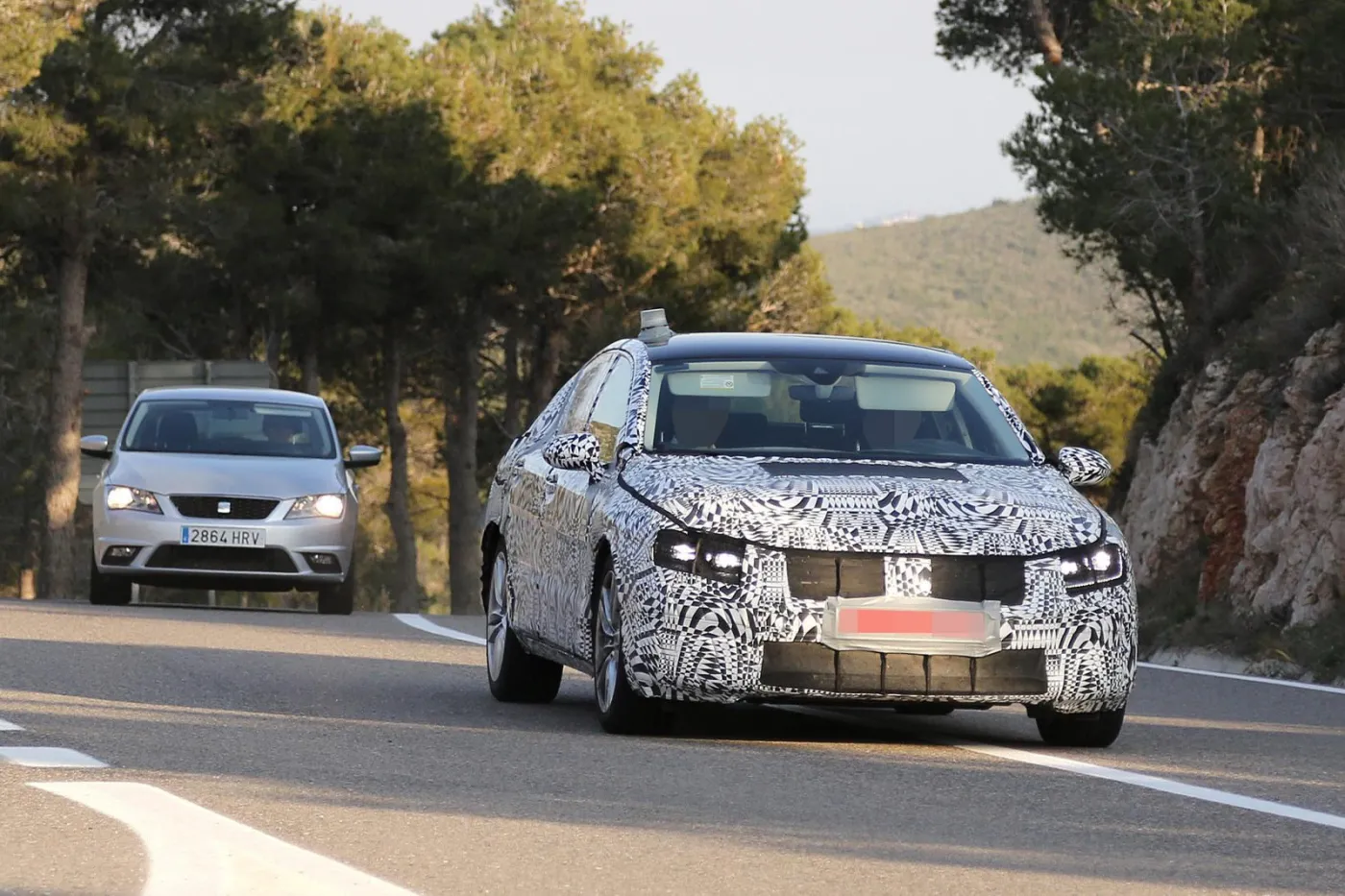 6140842-volkswagen-passat-2015-spy-photos-1.jpg