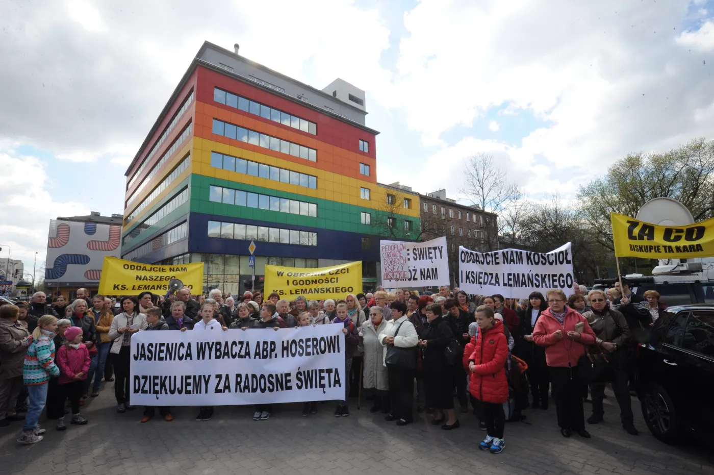 Jest porozumienie mieszkańców z Jasienicy z kurią. Po proteście w obronie księdza Lemańskiego. ZDJĘCIA