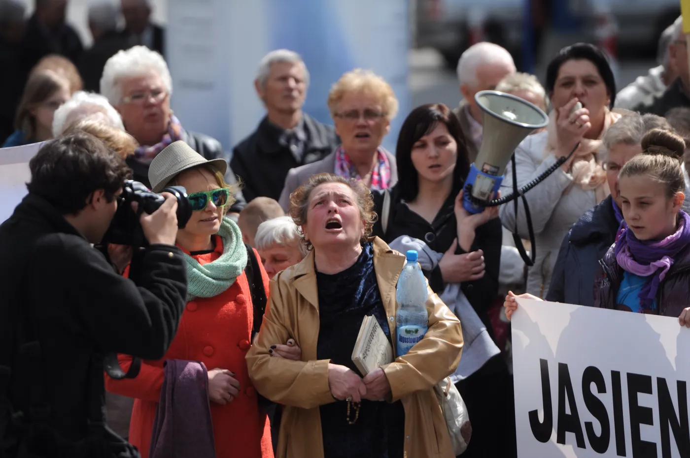 6174533-protest-parafian-w-obronie-ksiedza.jpg