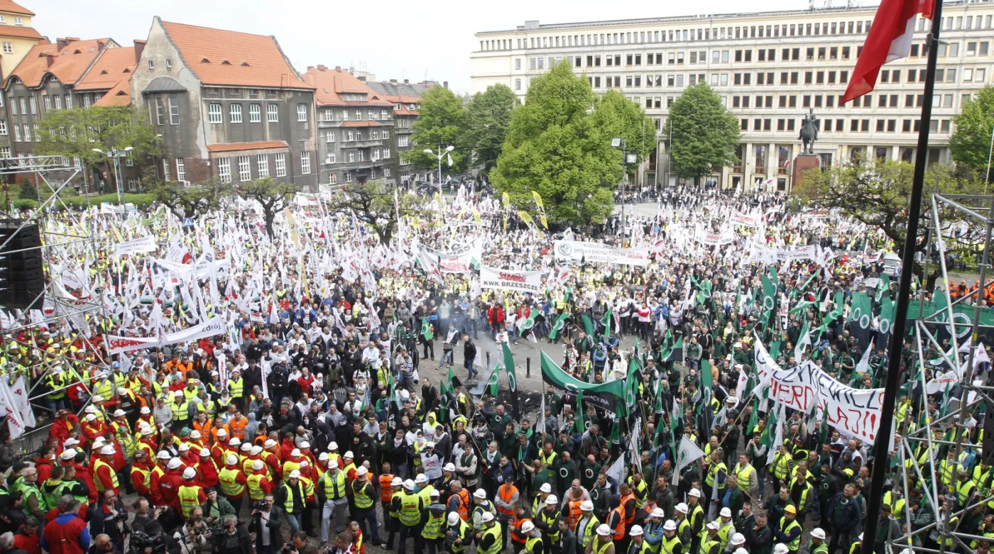 6222236-manifestacja-gornikow-w-katowicach.jpg