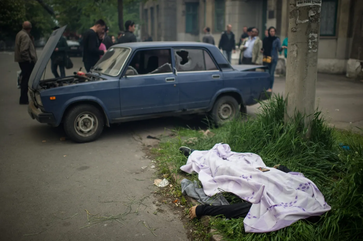 6265600-cialo-zabitego-niedaleko-komisariatu.jpg