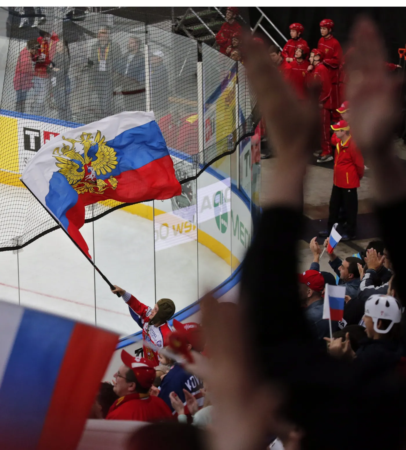 6290931-putin-i-rosyjscy-kibice-maja-powody.jpg