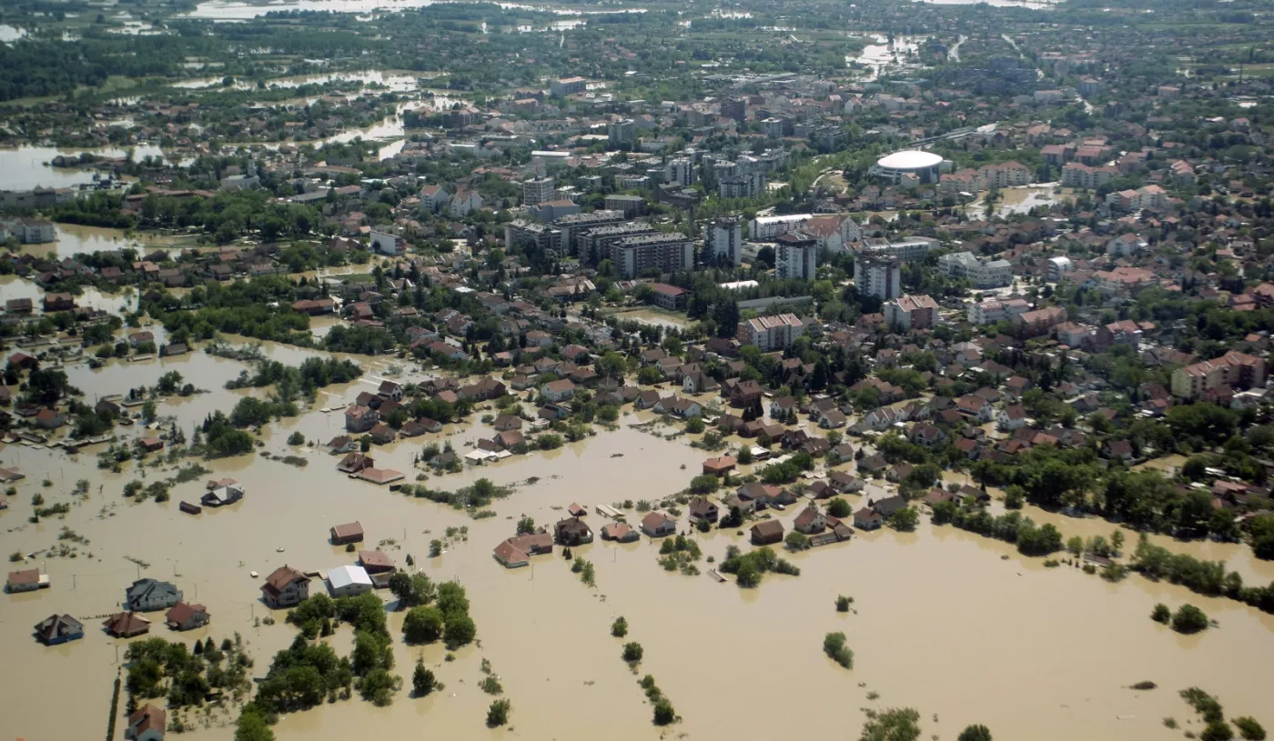 Powódź w Serbii - zalana miejscowość Obrenowac