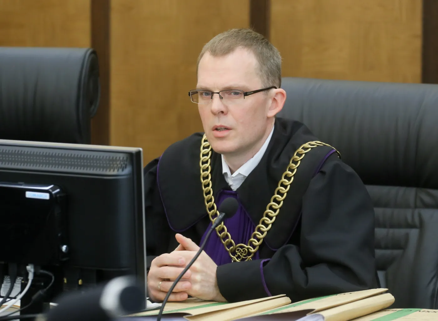 Sędzia przewodniczący Jacek Tyszka, na sali rozpraw