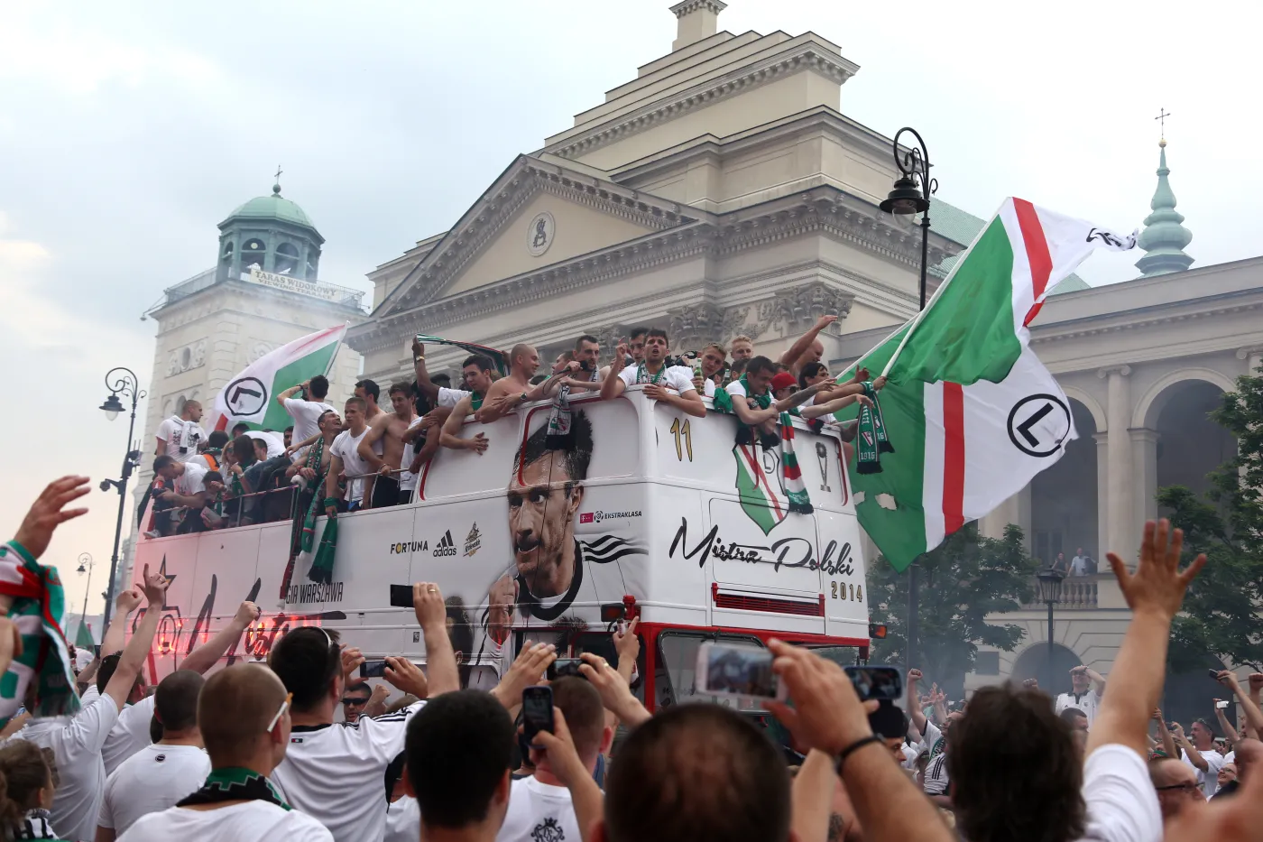 6337404-tak-sie-bawi-stolica-legia-warszawa.jpg