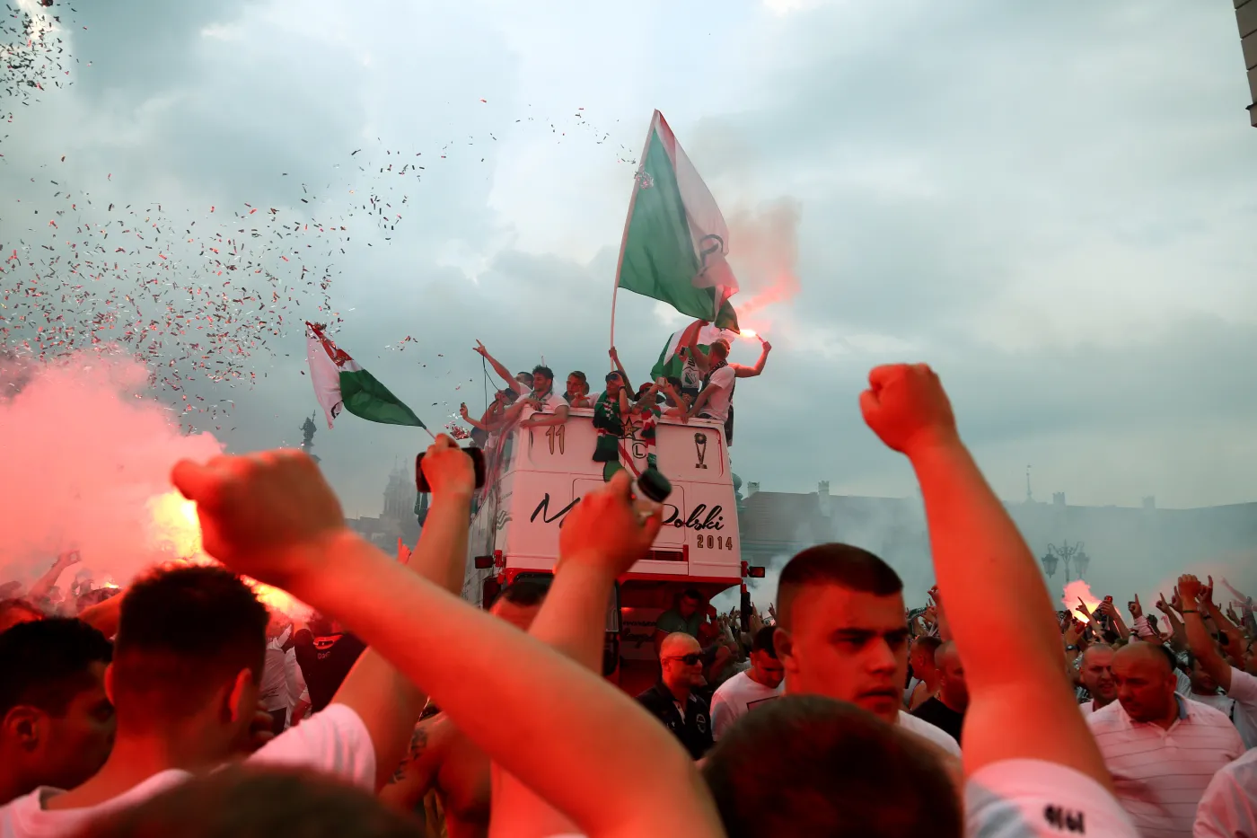 6337491-tak-sie-bawi-stolica-legia-warszawa.jpg