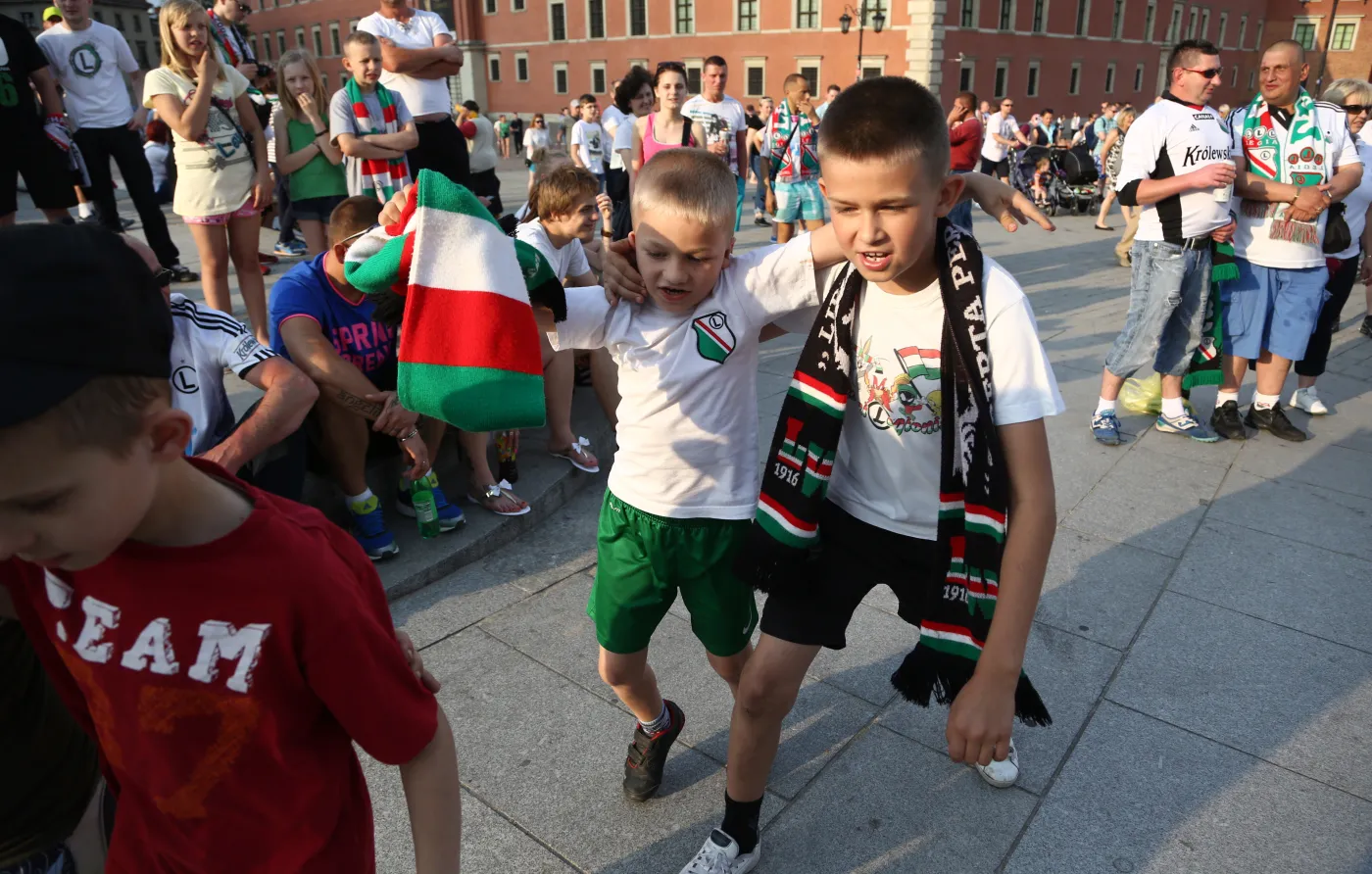 6337665-tak-sie-bawi-stolica-legia-warszawa.jpg