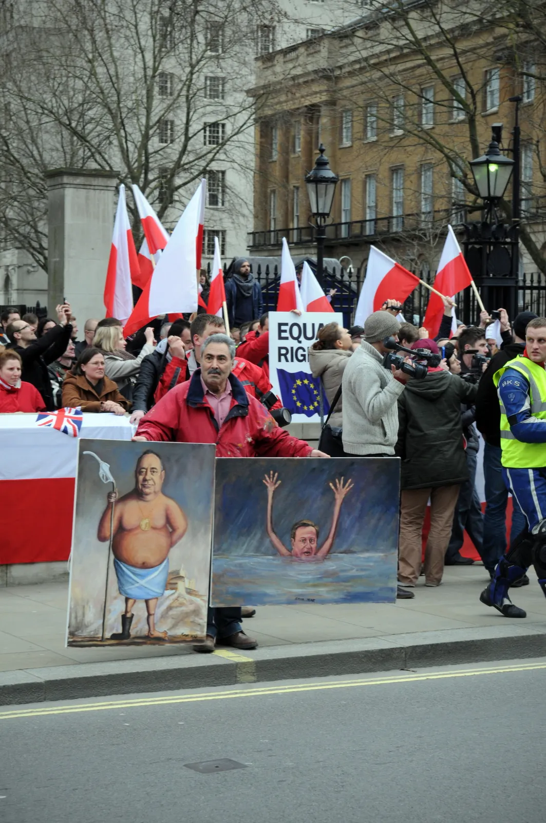 5979353-protest-polacy-londyn-downing-street.jpg