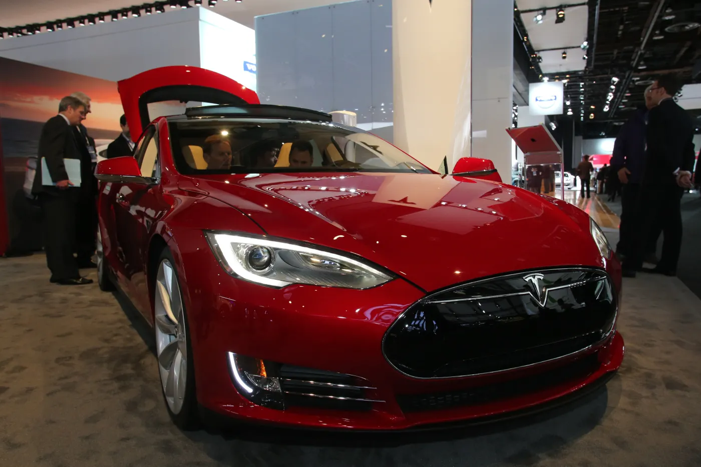 5029585-tesla.jpg