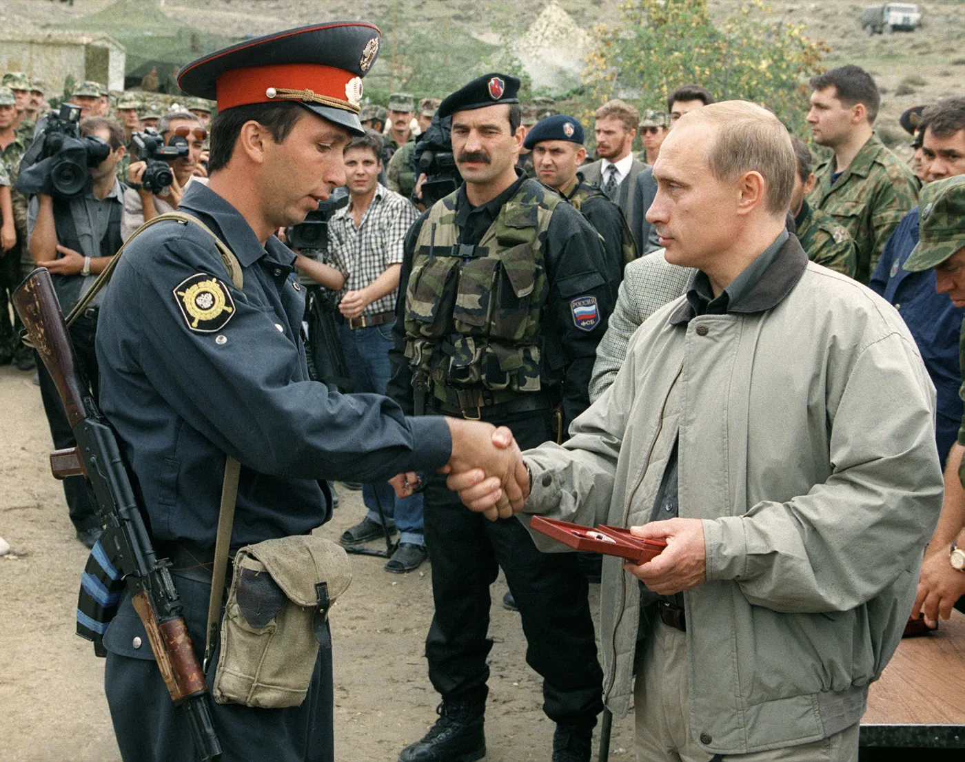 6027354-wladimir-putin-jeszcze-jako-premier.jpg
