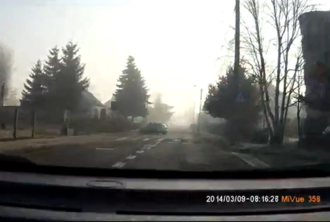 Tak wygląda dachowanie pijanego kierowcy! Zobacz WIDEO