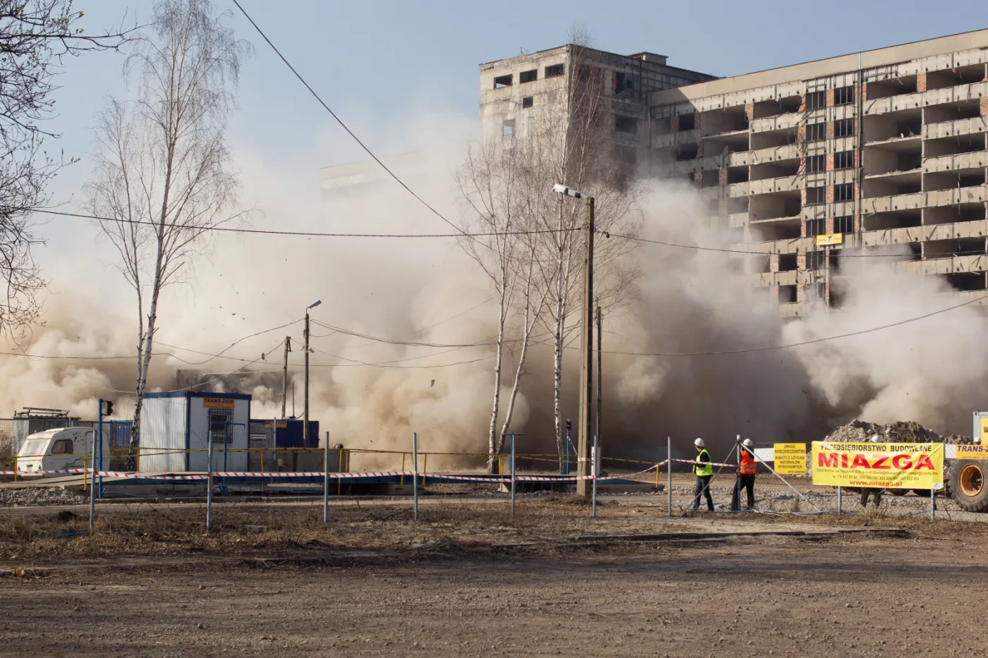 6049532-wyburzanie-kompleksu-akademickiego.jpg