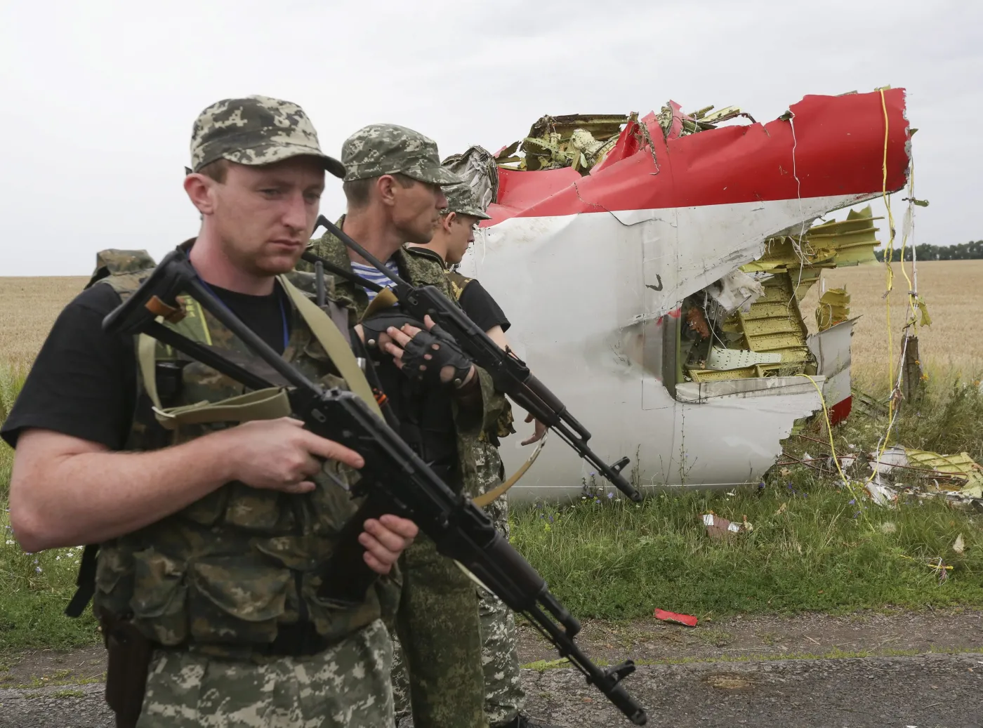 Prorosyjscy separatyści na miejscu katastrofy malezyjskiego samolotu MH17