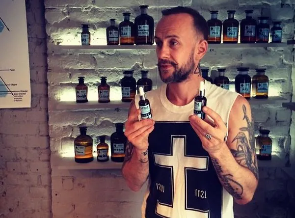 Nergal o kosmetyki do pielęgnacji brody / zdjęcie z oficjalnego profilu artysty