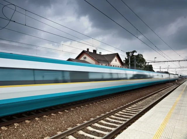Samorządy wolą kupować pociągi, niż remontować tory