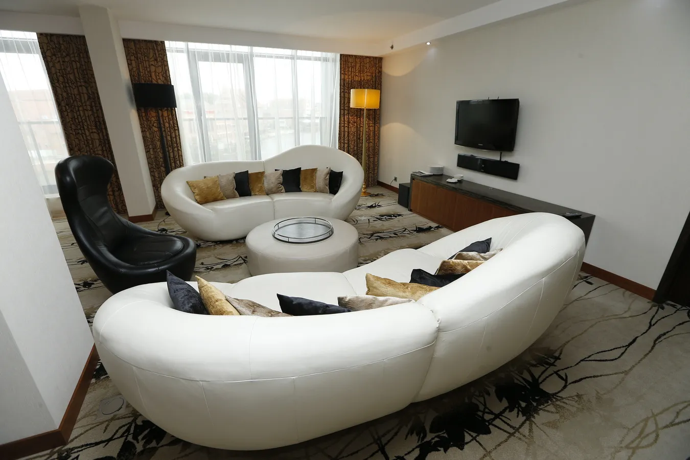 6684806-apartament-justina-w-hotelu-hilton.jpg