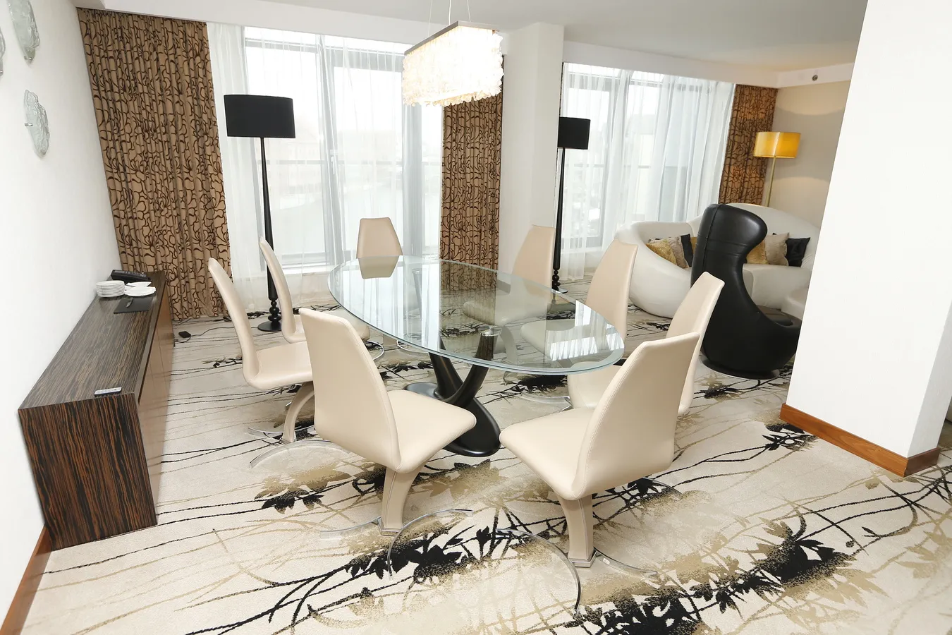 6684951-apartament-justina-w-hotelu-hilton.jpg