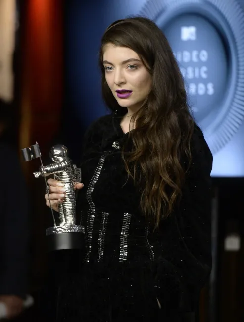 6712342-lorde.jpg