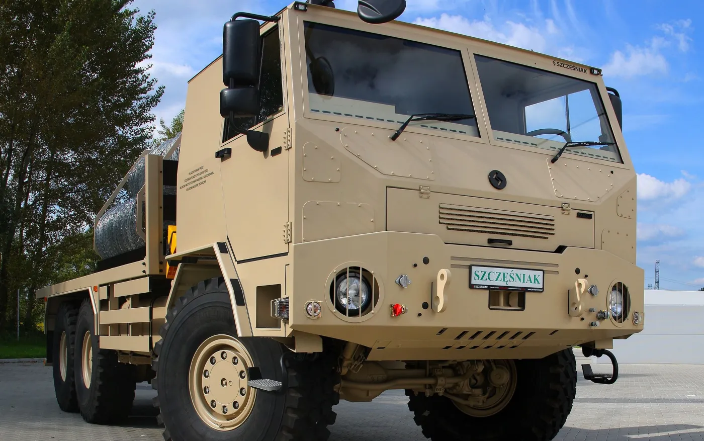 6747110-kolowa-platforma-wysokiej-mobilnosci.jpg