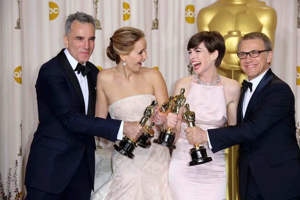 6779372-daniel-day-lewis-jennifer-lawrence.jpg