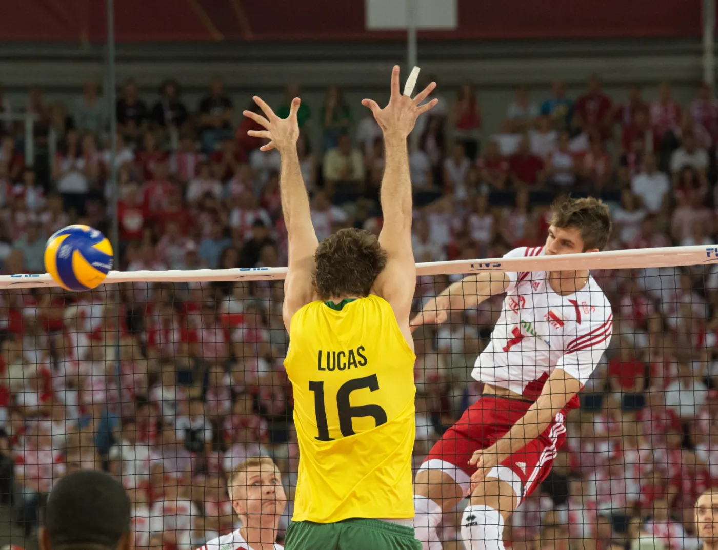 6814251-polak-karol-klos-oraz-brazylijczyk.jpg