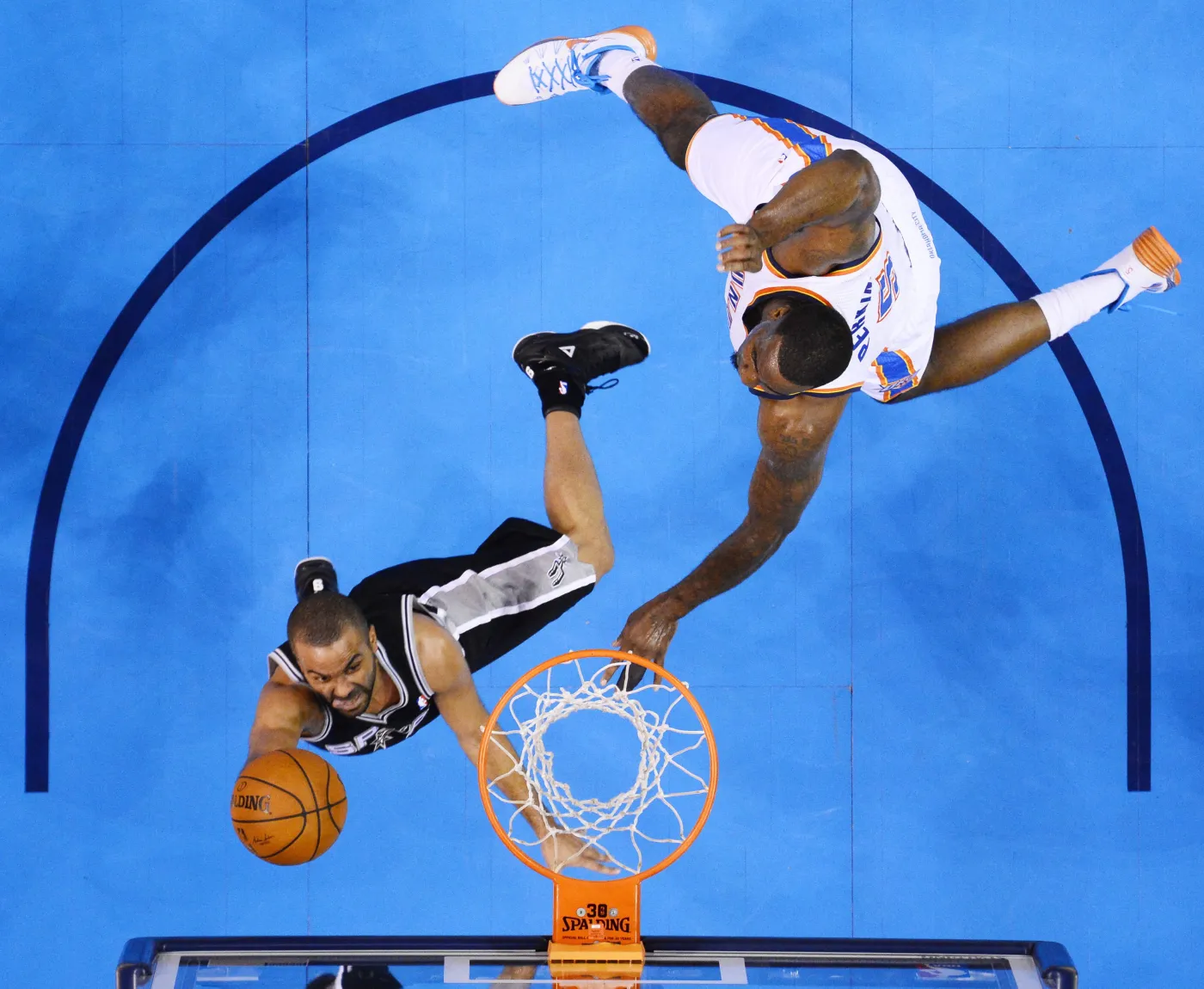 San Antonio Spurs walczą z Okhaloma City Thunders