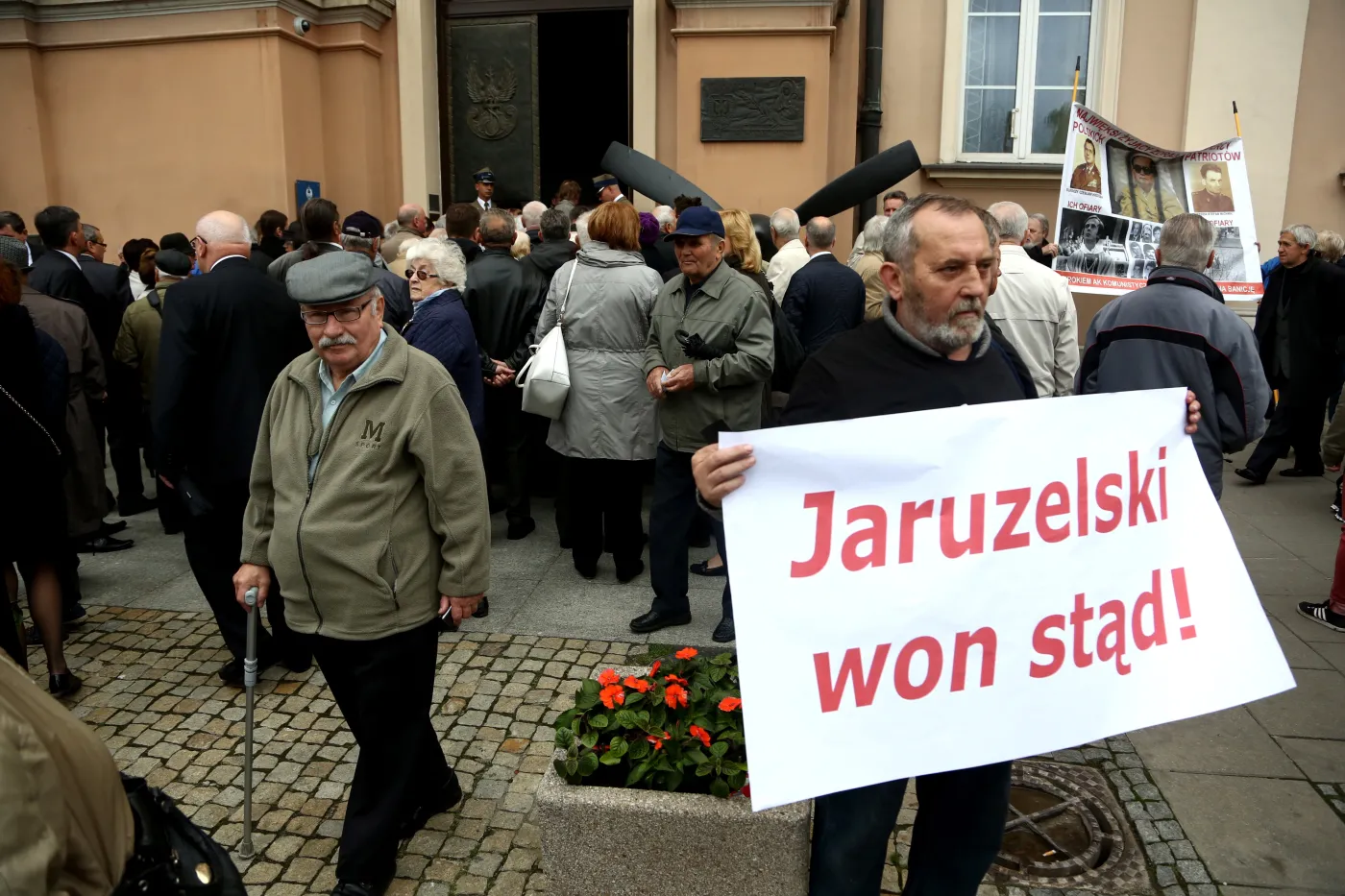 6362141-general-wojciech-jaruzelski-pogrzeb.jpg