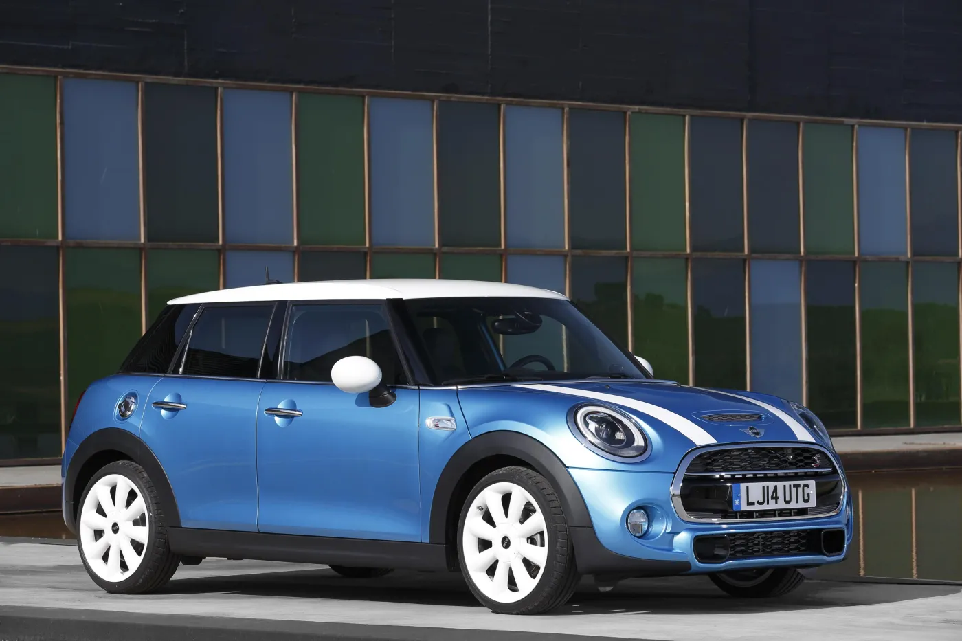 6387602-mini.jpg