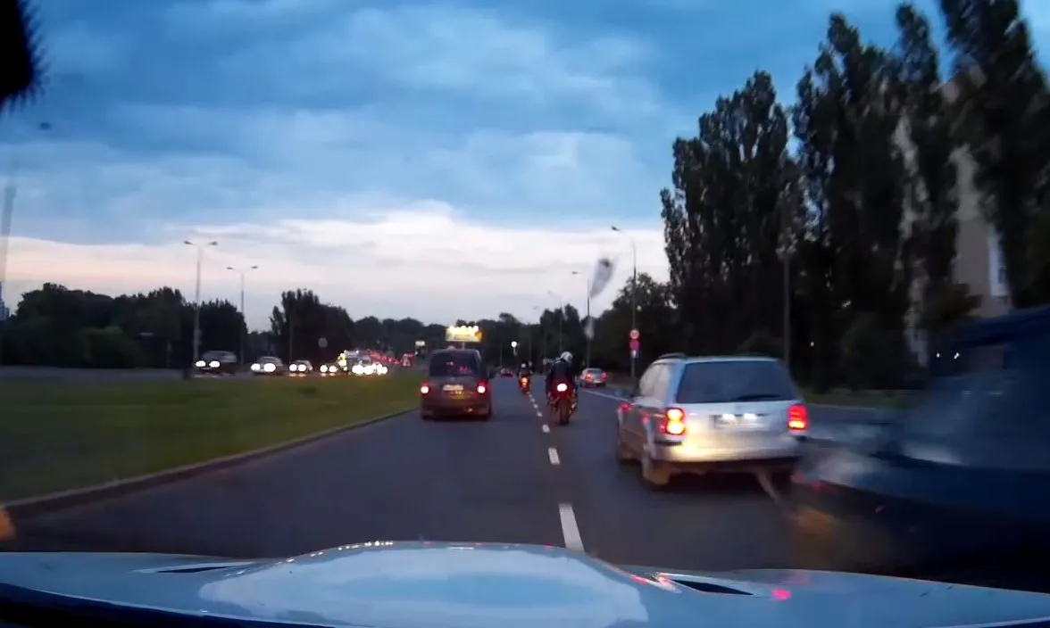 Kierowca BMW M3 z Warszawy ukartował kradzieże samochodów