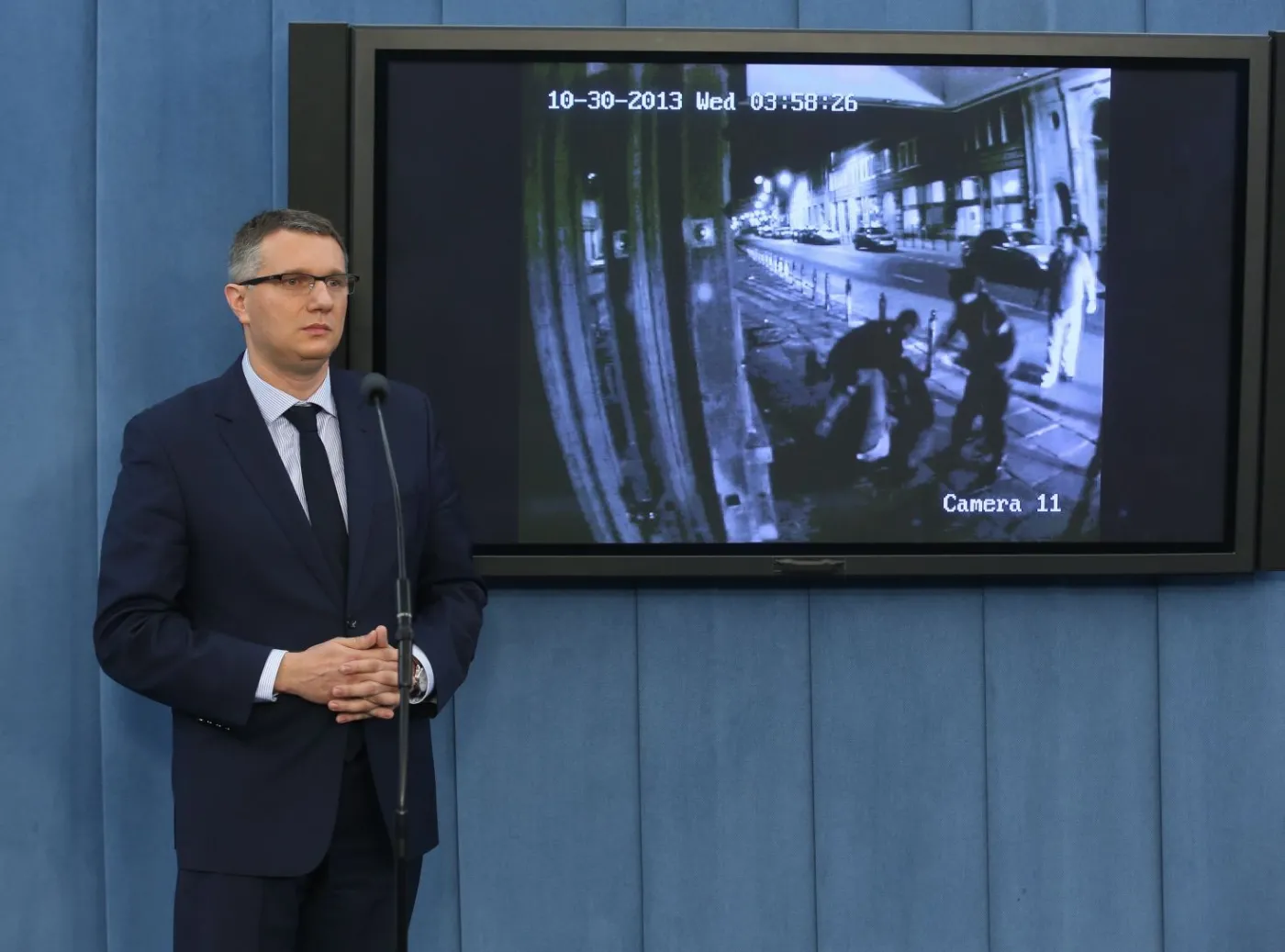 Wipler pobity przez policję? "Nie wyobrażam sobie, żeby Mazowiecki czy Geremek leżeli pijani pod nocnym klubem"