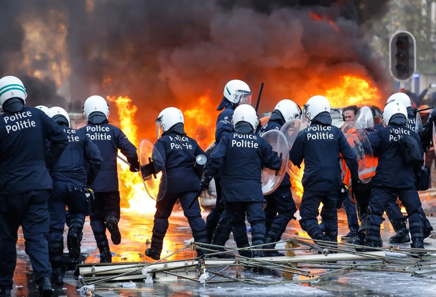 7031565-starcia-w-brukseli-podczas-protestu.jpg