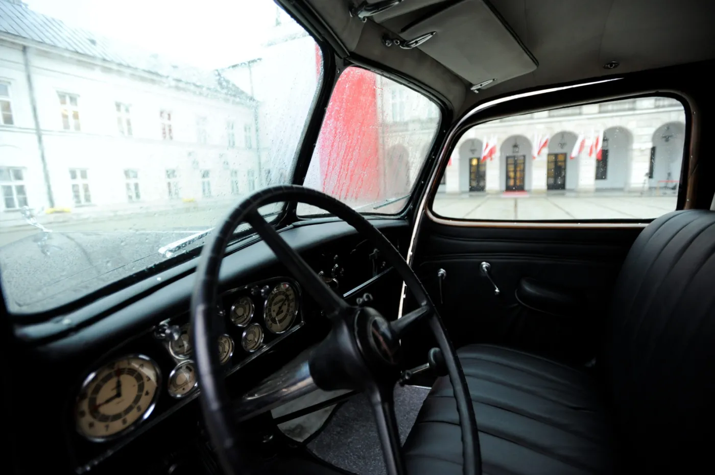 7037787-cadillac-fleetwood-seven-passenger.jpg