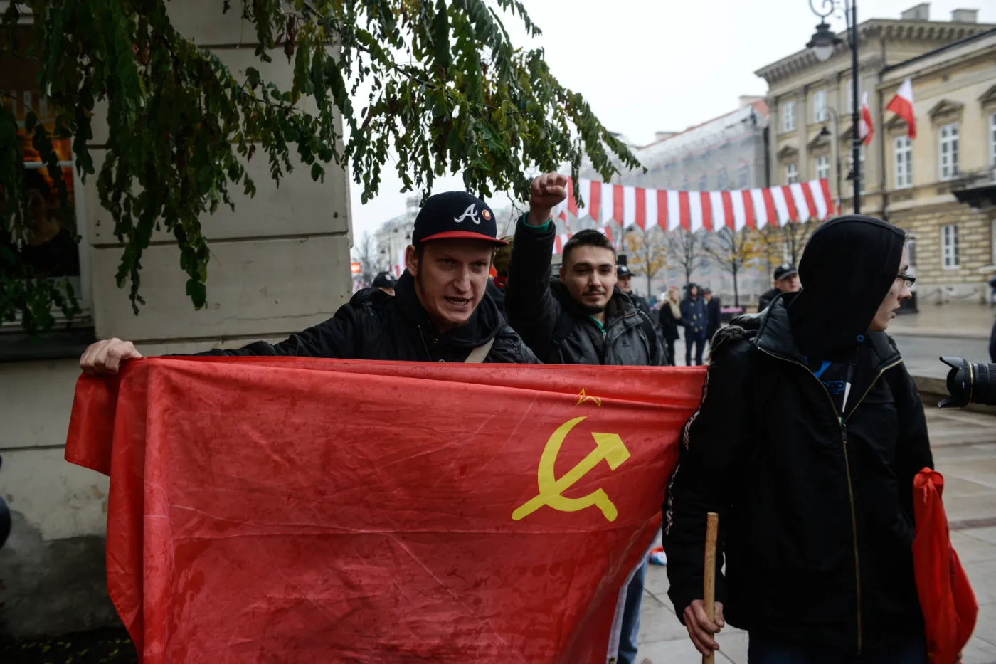 7039934-zamieszki-podczas-antyfaszystowskiej.jpg