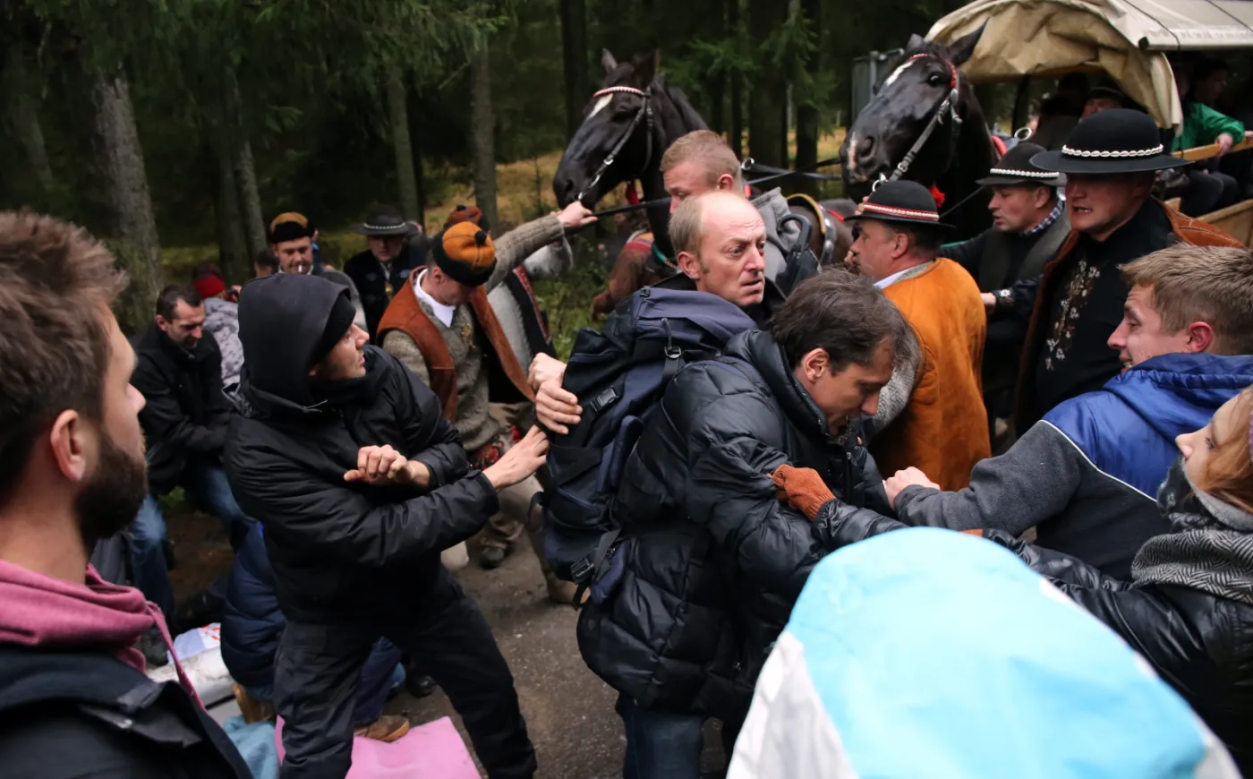 Protest w obronie koni nad Morskim Okiem. Doszło do przepychanek