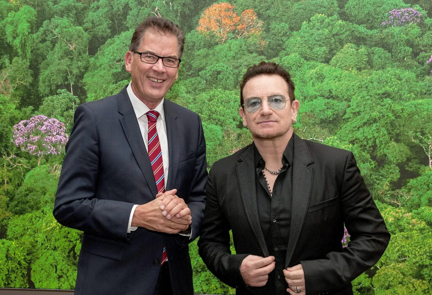 7064615-bono-i-niemiecki-minister-ekomonii.jpg